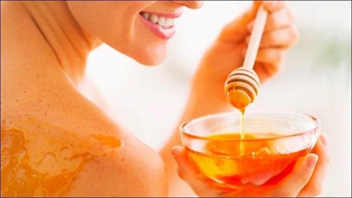 Mật ong hỗ trợ chữa làn da bị cháy nắng.