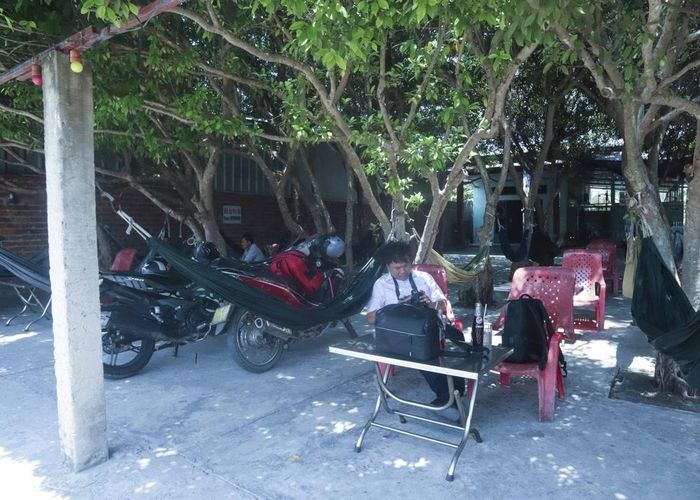  Anh Lê Văn Đức ( phóng viên báo Long An) cho biết: "Thời tiết nắng nóng thế này, tìm được một quán cà phê như vậy rất khó, mỗi lần đi công tác tôi đều ghé đây nghỉ ngơi". 