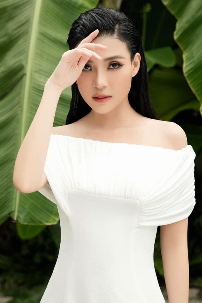 Nữ diễn viên sở hữu gương mặt khả ái cùng vóc dáng thon gọn. Dù đã là mẹ một con nhưng nữ diễn viên vẫn giữ phong độ về ngoại hình như thời trẻ.