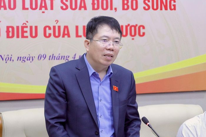 Viện trưởng Viện Nghiên cứu lập pháp Nguyễn Văn Hiển cho biết, dự thảo Luật sửa đổi, bổ sung một số điều của Luật Dược sẽ trình Quốc hội cho ý kiến tại kỳ họp thứ 7 tới đây