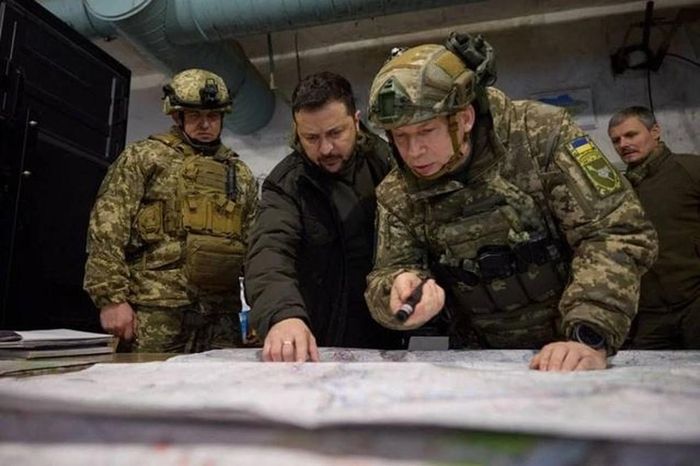 Theo kênh quân sự TG trên mạng Telegram của Ukraine cho biết, Tổng Tư lệnh Lực lượng Vũ trang Ukraine, Tướng Syrsky có kế hoạch điều chuyển Lữ đoàn xung kích Azov số 3 tinh nhuệ nhất của Quân đội Ukraine từ mặt trận Avdiivka đến tăng viện cho Chasov Yar.