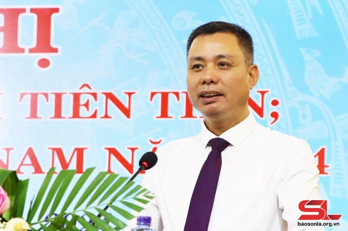Đồng chí Phó Chủ tịch UBND tỉnh phát biểu tại Hội nghị.