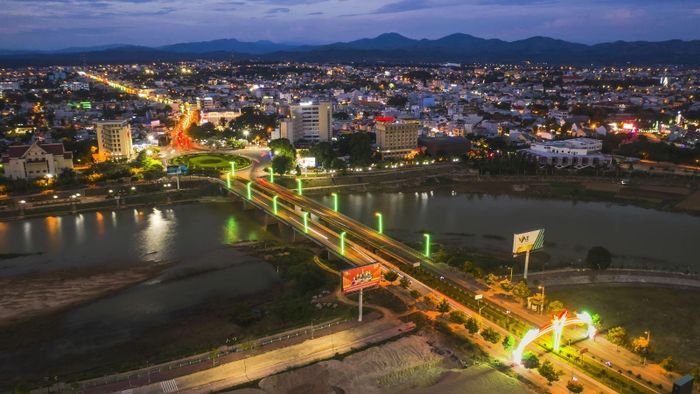 Thành phố Kon Tum về đêm
