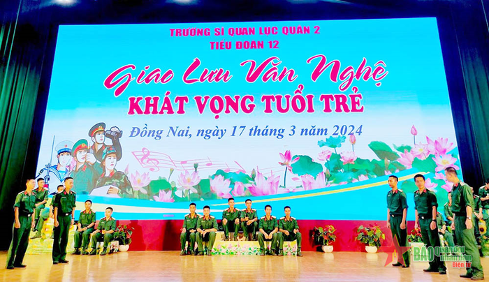 Giao lưu văn nghệ tại Tiểu đoàn 12. 