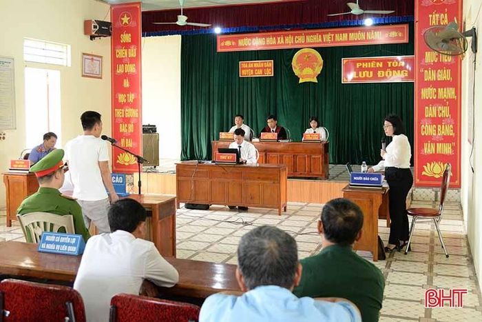  Phiên tòa được tổ chức lưu động tại nhà văn hóa thôn Vĩnh Xuân nhằm tuyên truyền, giáo dục, nâng cao ý thức pháp luật của người dân. 
