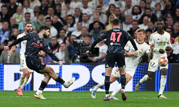  5 phút sau, Joško Gvardiol cũng tỏa sáng để ghi bàn nâng tỷ số lên 3-2 kịch tính cho Manchester City. (Nguồn: Getty Images) 
