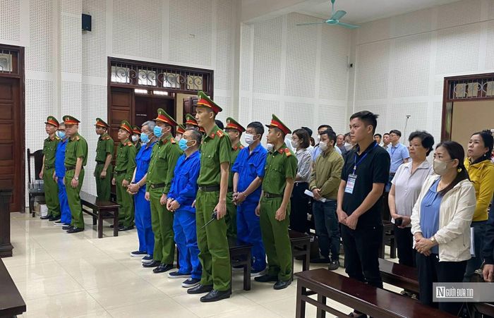 Phiên tòa sơ thẩm xét xử 13 bị cáo, trong đó có cựu Giám đốc Công an Hải Phòng Đỗ Hữu Ca sáng 10/4.
