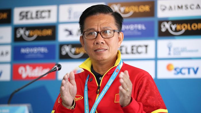 Chưa đầy 24 tiếng sau khi HLV Philippe Troussier chấm dứt hợp đồng với bóng đá Việt Nam, VFF đã tìm được người dẫn dắt đội tuyển U23 - HLV Hoàng Anh Tuấn.