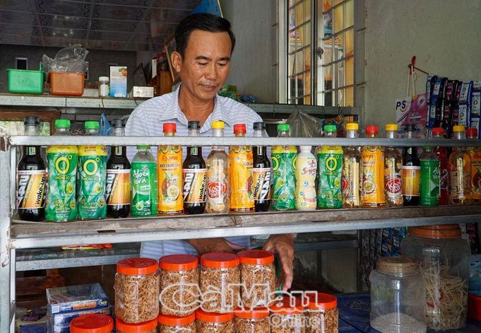 Ông Nguyễn Trung Kiên, Bí thư Chi bộ Ấp 14, xã Nguyễn Phích, cùng với gia đình xây dựng cuộc sống sung túc, gương mẫu.