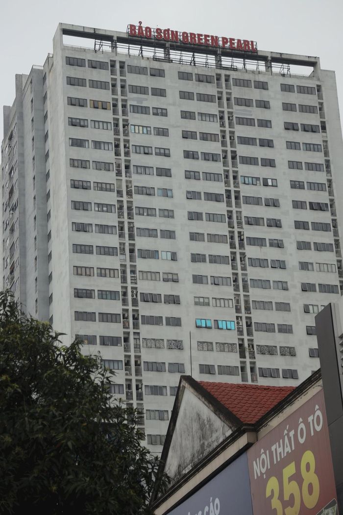 Tòa nhà dịch vụ thương mại và căn hộ nhà ở do Công ty CP Tập đoàn Đầu tư xây dựng và Du lịch Bảo Sơn làm chủ đầu tư. Ảnh: Điền Bắc.