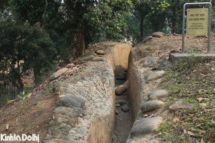 Hình ảnh hào tiếp viện của quân Pháp tại đồi A1 sau 70 năm.