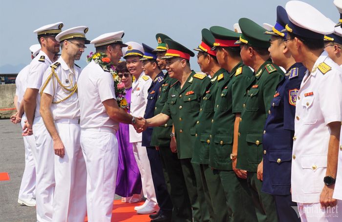 Lễ đón tàu được tổ chức tại cảng Tiên Sa với sự tham dự của đại diện lãnh đạo Sở Ngoại vụ, Bộ Tư lệnh Vùng 3 Hải quân, Bộ Tư lệnh Vùng Cảnh sát biển 2, Bộ Chỉ huy Bộ đội Biên phòng thành phố, Bộ Chỉ huy Quân sự thành phố, Phòng Đối ngoại - Bộ Tư lệnh Quân khu 5 và đại diện Cục Đối ngoại, Bộ Quốc phòng.