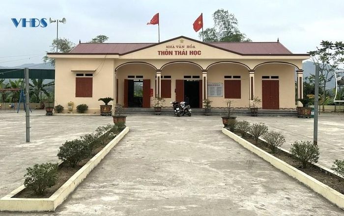 Nhà văn hóa được đầu tư xây dựng khang trang, đáp ứng yêu sinh hoạt văn hóa của Nhân dân.