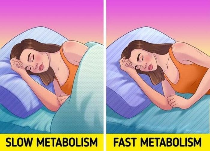Nếu như bạn muốn thu nhỏ vòng eo cũng như đốt cháy calo, thì tốt hơn hết bạn nên tập làm quen với cách đi ngủ mà không đắp chăn. (Ảnh: Bright Side)