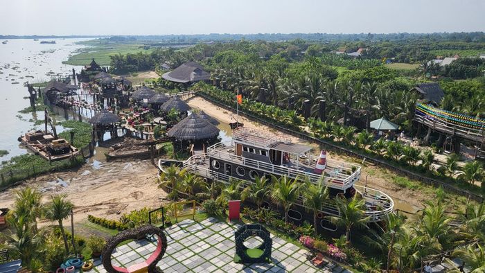 Toàn cảnh khu du lịch sinh thái Cồn Én bên bờ sông Tiền. Ảnh: Tùng Lâm.