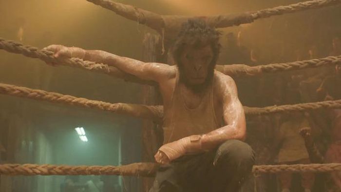 Một cảnh trong phim "Monkey Man"