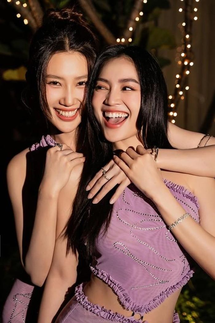 Lan Ngọc và Thúy Ngân mặc đồ đôi.