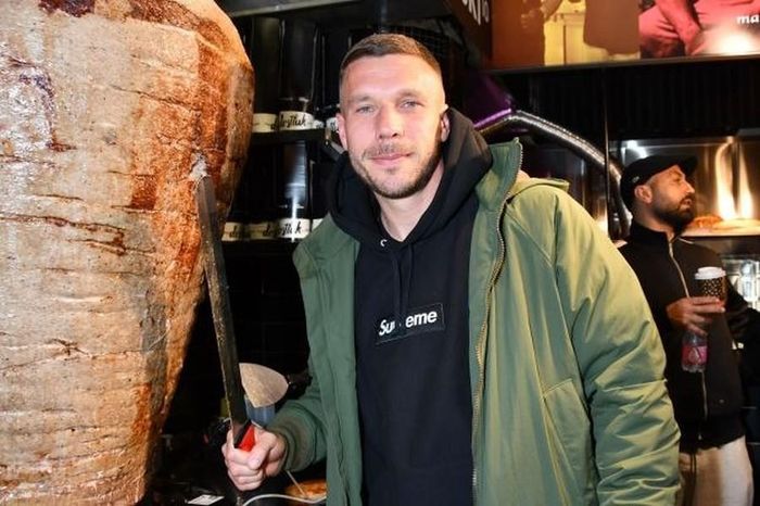 Danh thủ người Đức Lukas Podolski là một trong những nhà sáng lập giải đấu Baller League.