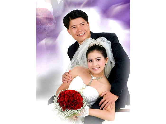 Cô giáo Nguyễn Thị Thúy và Trung tá Nguyễn Lương Điền nhân kỷ niệm 10 năm ngày cưới. Ảnh do nhân vật cung cấp 