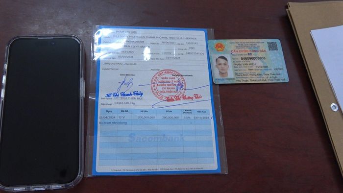 Sổ tiết kiệm 200 triệu đồng đối tượng dùng tiền trộm cắp để gửi ngân hàng.