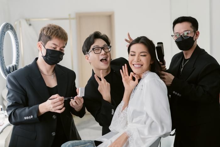 Chỉ còn ít phút nữa, hôn lễ của Minh Tú sẽ chính thức diễn ra và được dự đoán trở thành sự kiện mang sức ảnh hưởng nhất những tháng đầu năm 2024.