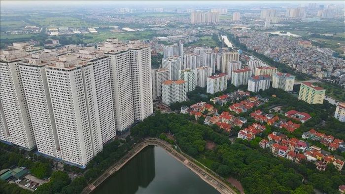 Nhà ở giá rẻ, vừa túi tiền đang biến mất khỏi các trung tâm thành phố lớn. Ảnh: Hoàng Anh.