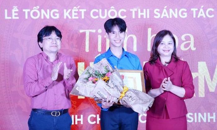  Nguyễn Đức Trung giành giải cao tại cuộc thi sáng tác "Tinh hoa Việt Nam". 