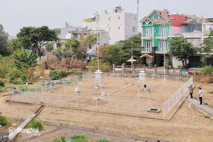 1. Vườn khí tượng tại Trạm Khí tượng Biên Hòa (thành phố Biên Hòa) - nơi đặt các thiết bị quan trắc thời tiết.