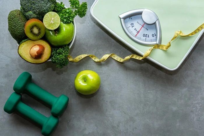 Nếu bạn thực sự cần giảm cân, tốt nhất bạn nên nhờ chuyên gia dinh dưỡng đánh giá trước, sau đó điều chỉnh chế độ ăn uống và tăng cường tập thể dục.