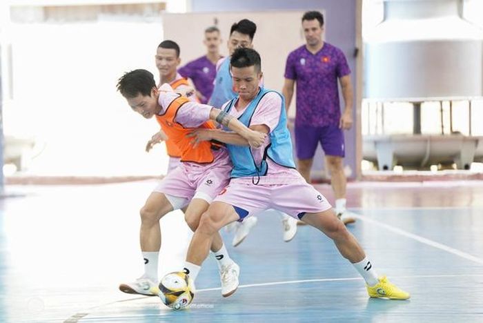 ĐT futsal Việt Nam chuẩn bị cho VCK futsal châu Á 2024 (Ảnh: VFF)