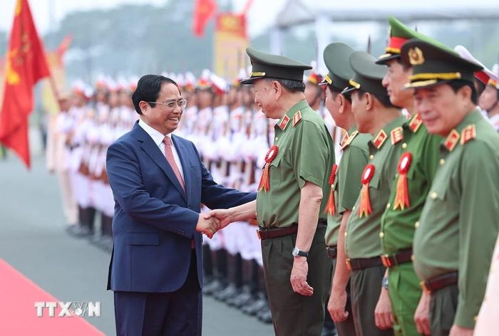  Thủ tướng Phạm Minh Chính với Bộ trưởng Tô Lâm và lãnh đạo Bộ Công an tham dự Lễ kỷ niệm. (Ảnh: Dương Giang/TTXVN) 