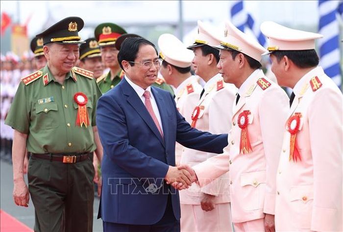 Thủ tướng Phạm Minh Chính với lãnh đạo Bộ Công an tham dự Lễ kỷ niệm. Ảnh: Dương Giang/TTXVN