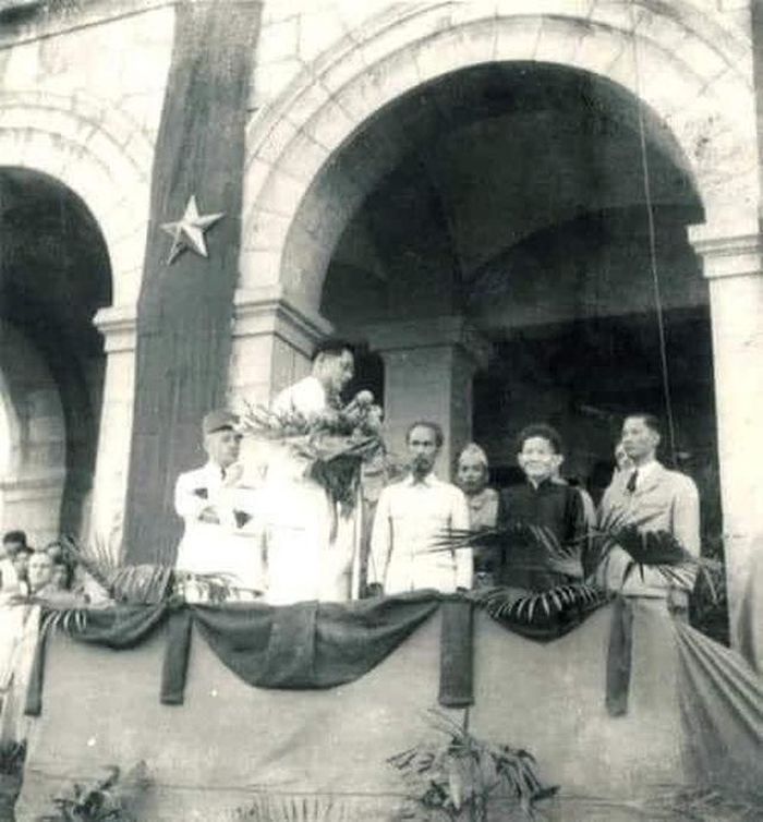 Lễ đón Chủ tịch Hồ Chí Minh tại ga Hàng Cỏ chiều 21/10/1946, kết thúc chuyến đi thăm Pháp
