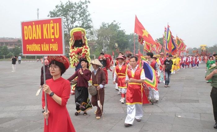 Đoàn kiệu của phường Vân Phú, thành phố Việt Trì.