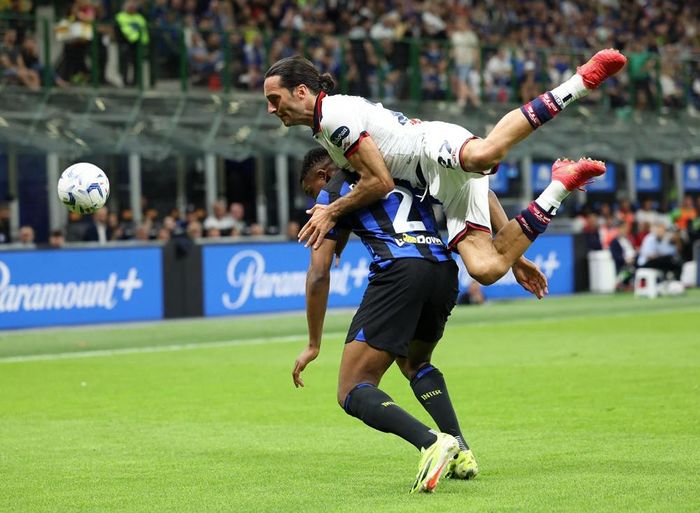 Inter sau đó vùng lên và có được bàn thắng tái lập thế dẫn trước ở phút 74