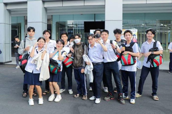 Thí sinh thoải mái trước giờ thi đánh giá năng lực