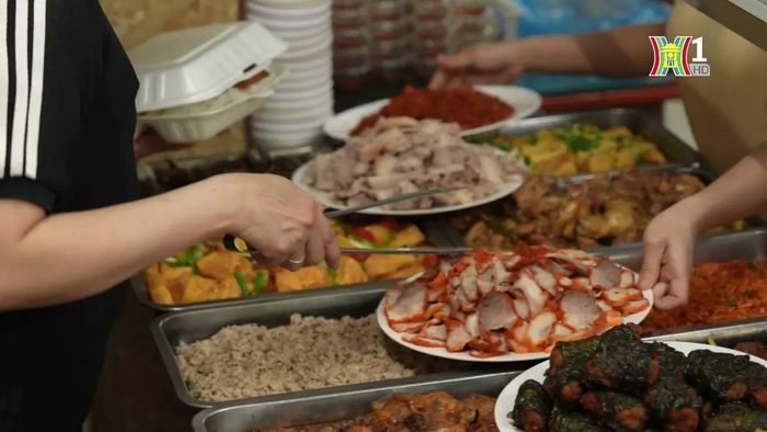 Đồ ăn cơm bình dân ngày càng đa dạng và phong phú.