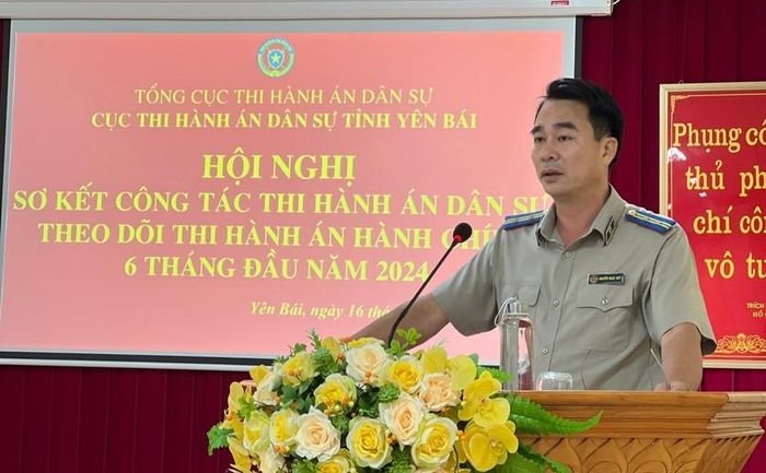 Ông Trần Văn Tường, Cục trưởng Cục THADS Yên Bái yêu cầu câc đơn vị và Chấp hành viên thi hành dứt điểm các vụ việc có điều kiện thi hành án. Ảnh: Mận Nguyễn.