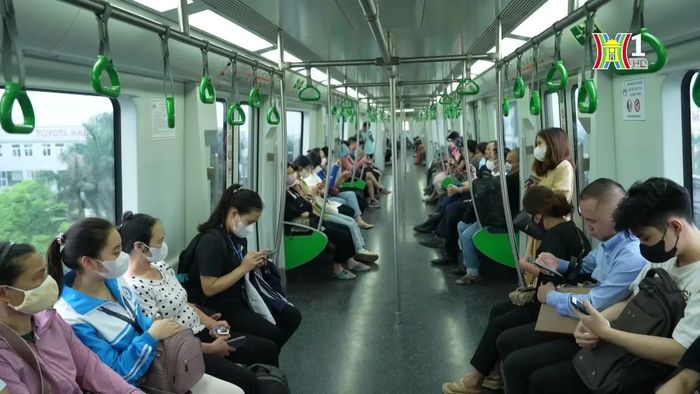 Hành khách tránh được tắc đường, ô nhiễm khói bụi, khi sử dụng tàu điện trên cao.