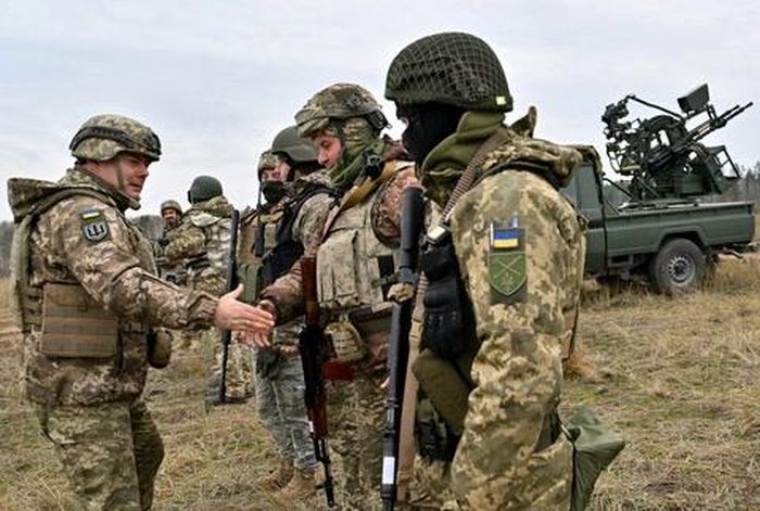 Không thể có bất kỳ cuộc thảo luận nào về việc xuất ngũ ở Ukraine cho đến khi xung đột vũ trang kết thúc.