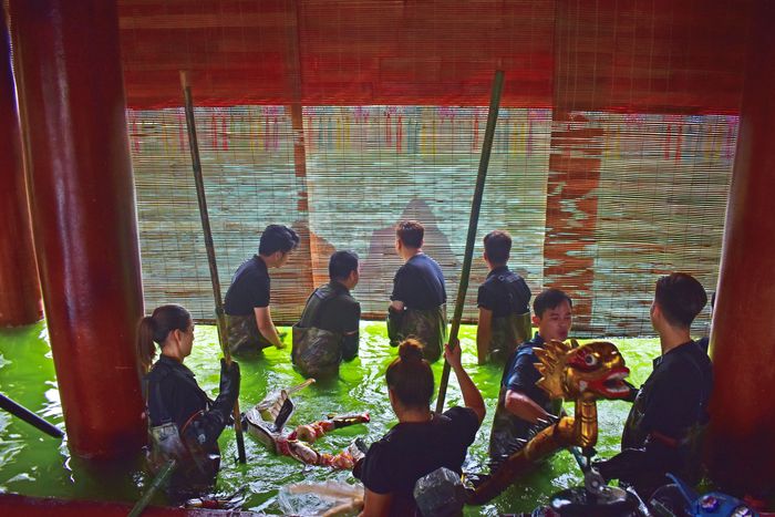 Các diễn viên rối nước trình diễn trong Giỗ Tổ Hùng Vương - Lễ hội Đền Hùng năm Giáp Thìn 2024
