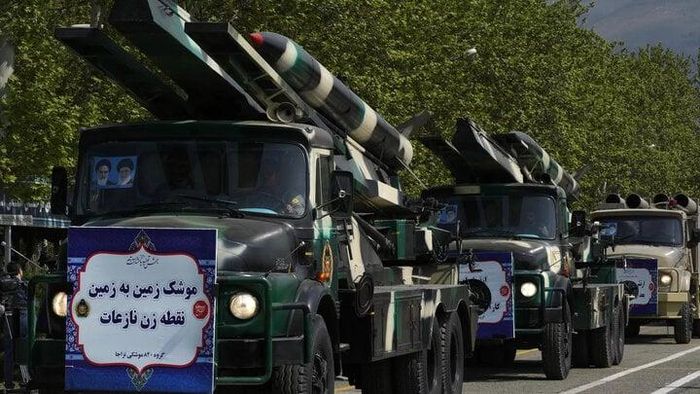 Lực lượng Vệ binh Cách mạng Hồi giáo (IRGC) sử dụng tên lửa lỗi thời tấn công Israel. (Ảnh: AP)