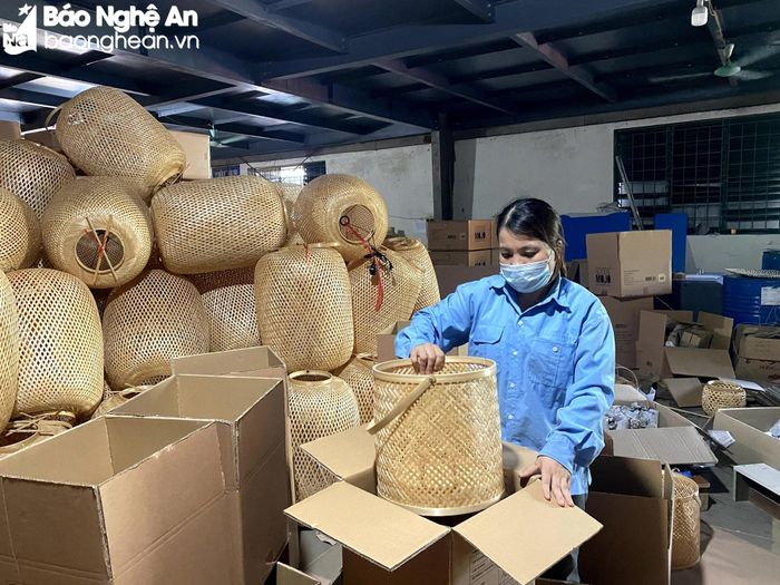 Đèn lồng mây tre đan của Công ty TNHH Đức Phong đạt sản phẩm OCOP 5 sao quốc gia. Ảnh: TH