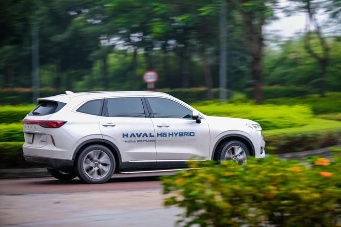Haval H6 là mẫu crossover hạng C đầu tiên tại Việt Nam trang bị hệ truyền động hybrid.