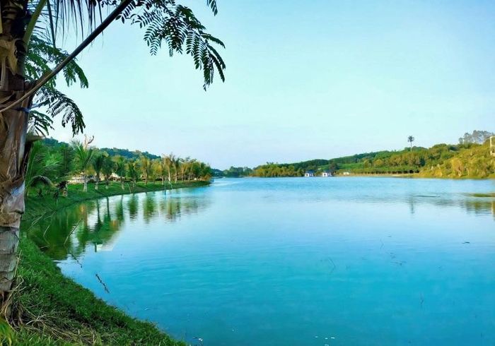 Một thoáng hồ Vua Lê.