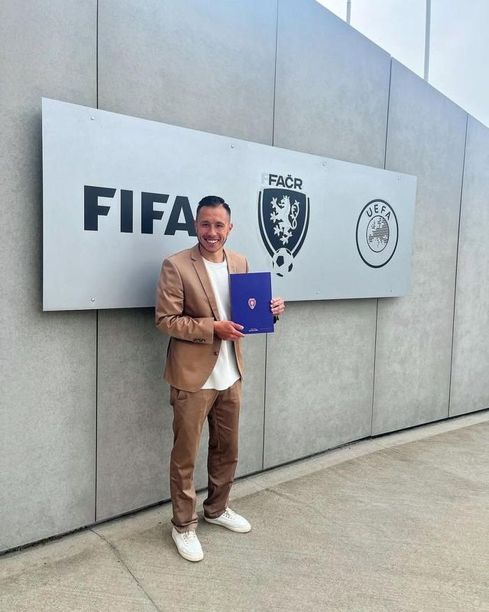 Michal Nguyễn đã sẵn sàng cho sự nghiệp HLV (Ảnh: Instagram)