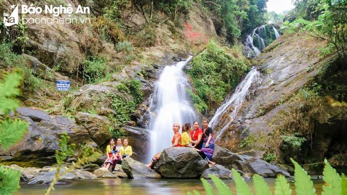  Thác Xói Voi (còn có tên gọi khác là thác Nha Vang), ở xã biên giới Nhôn Mai, Tương Dương. Ảnh: Đình Tuân 