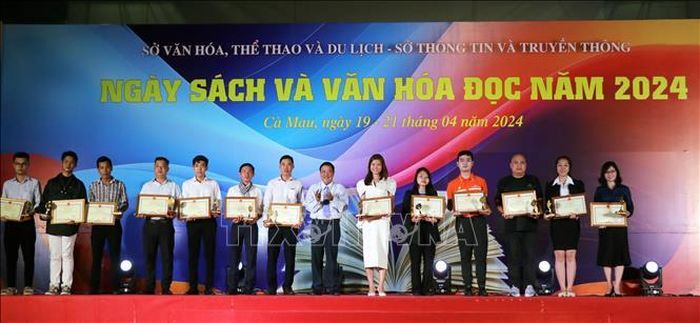 Ngày sách và Văn hóa đọc năm 2024 do tỉnh Cà Mau tổ chức có sự đồng hành của 40 tổ chức, cá nhân trong và ngoài tỉnh tham gia.