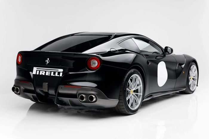 Điểm đặc biệt của Ferrari F12tdf là tốc độ tối đa mà chỉ có thể đạt được vỏn vẹn 24km/h.