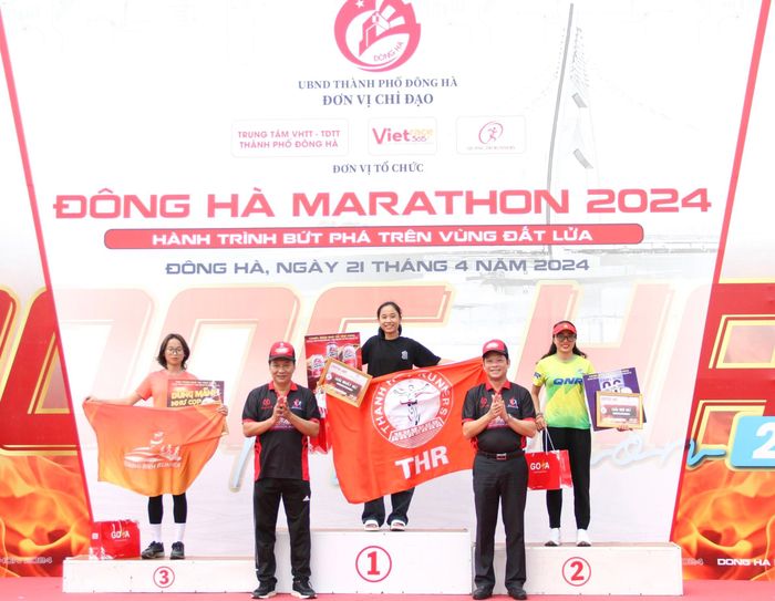 Các VĐV nữ đoạt thành tích cao ở cự ly 21km - Ảnh: MĐ